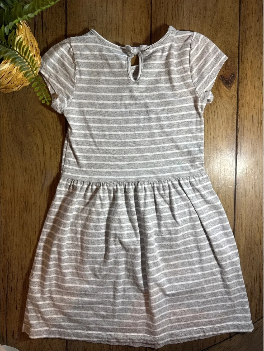 Carter’s Kids Girls Gray & White Striped Butterfly Pocket Dress 6/6X